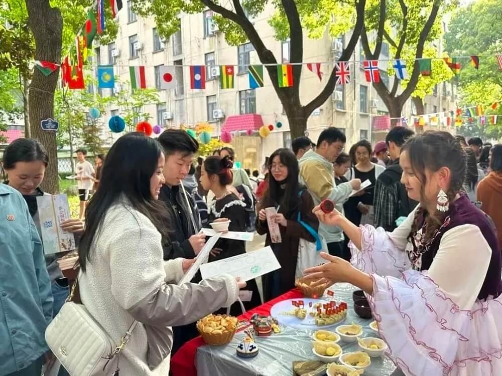 上海財經(jīng)大學(xué)研究生國際文化街活動