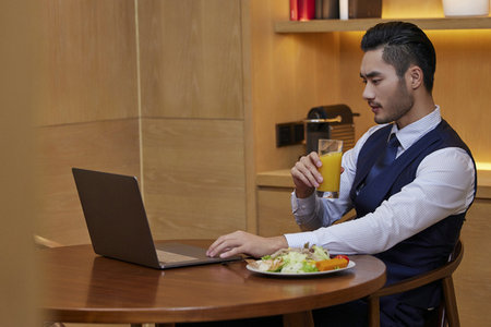 材料科學(xué)與工程在職研究生學(xué)歷 材料科學(xué)與工程在職研究生學(xué)歷