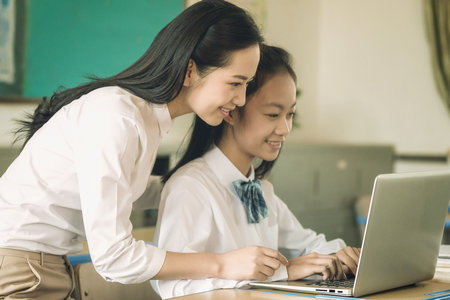 英國北安普頓大學(xué)國際博士有雙證嗎