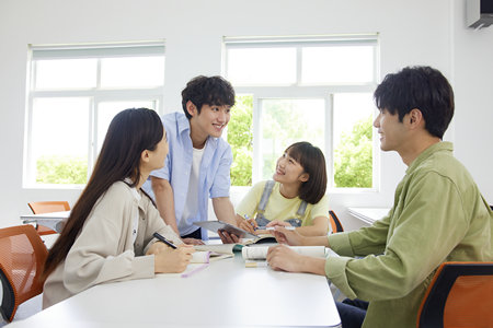 英國密德薩斯大學國際博士學費