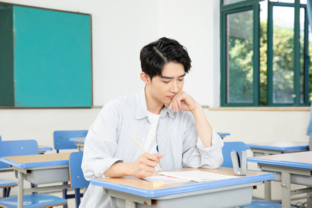 2025年報(bào)考南京航空航天大學(xué)金融專碩需要滿足什么條件？