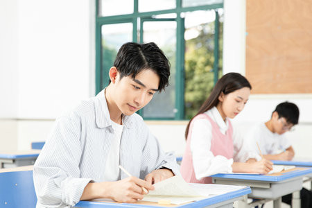 報(bào)考教育學(xué)高級研修班需要多少錢，學(xué)費(fèi)貴嗎？