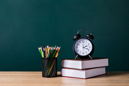 報(bào)考房地產(chǎn)經(jīng)濟(jì)與管理高級(jí)研修班需要多少錢，學(xué)費(fèi)貴嗎？