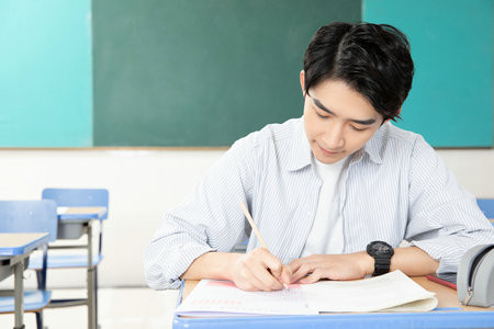 魯迅美術(shù)學(xué)院非全日制研究生報考條件2025年