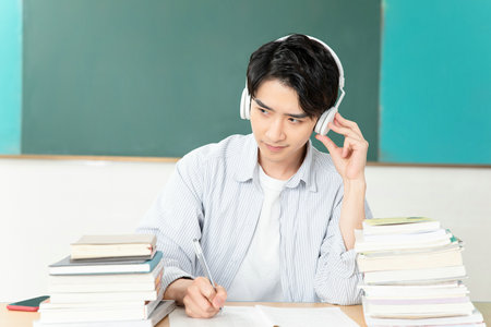 沈陽師范大學(xué)非全日制研究生成績(jī)查詢?nèi)肟? alt=