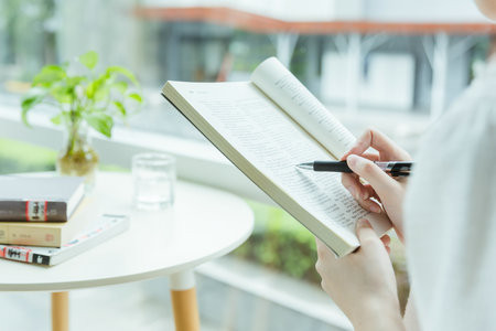 浙江工商大學金融專碩幾月份出成績？