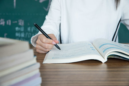 2025年人口資源與環(huán)境經(jīng)濟(jì)學(xué)在職研究生招生簡(jiǎn)章