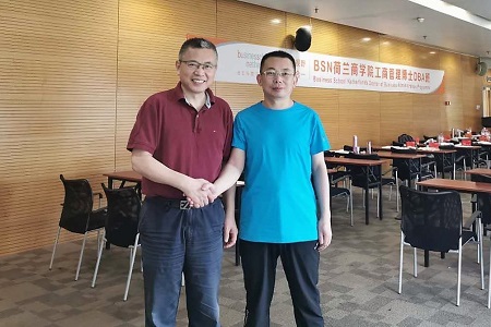 陳瑞麒同學(右)和周立教授在BSN課堂 陳瑞麒同學(右)和周立教授在BSN課堂