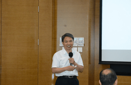 奉金明老師講述開課原因及課程歷史