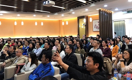 聽(tīng)演講會(huì)的學(xué)員