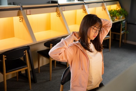 本科畢業報考人民大學金融學在職課程培訓班有年限要求嗎？