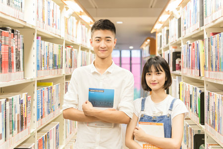 美國羅商大學國際博士會影響工作嗎