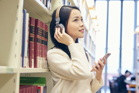 英國(guó)奇切斯特大學(xué)學(xué)費(fèi)一覽表